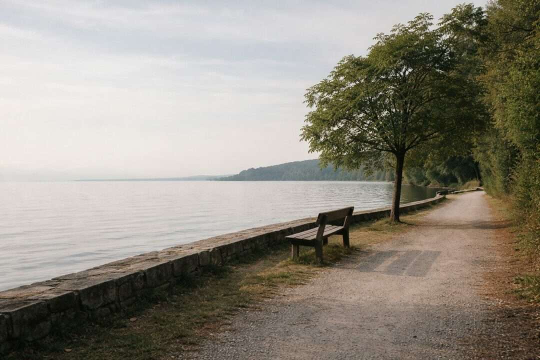 Chemin calme au bord du lac de Neuchâtel illustrant une fatigue persistante sans récupération complète